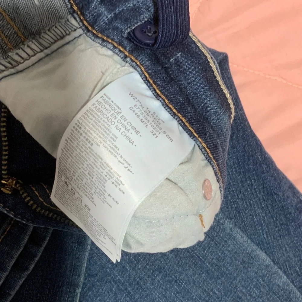 Levi's Women's Blue Skinny Jeans with Signature Back Pocket